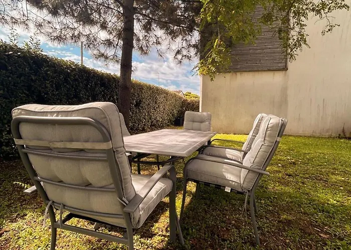 Escapade Gujanaise Jardin Et A Portee غوجان-ميستراس