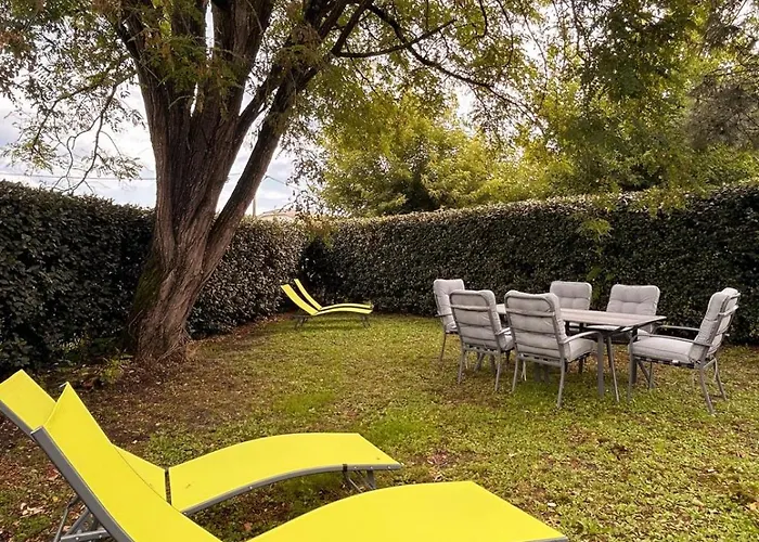 Escapade Gujanaise Jardin Et A Portee غوجان-ميستراس